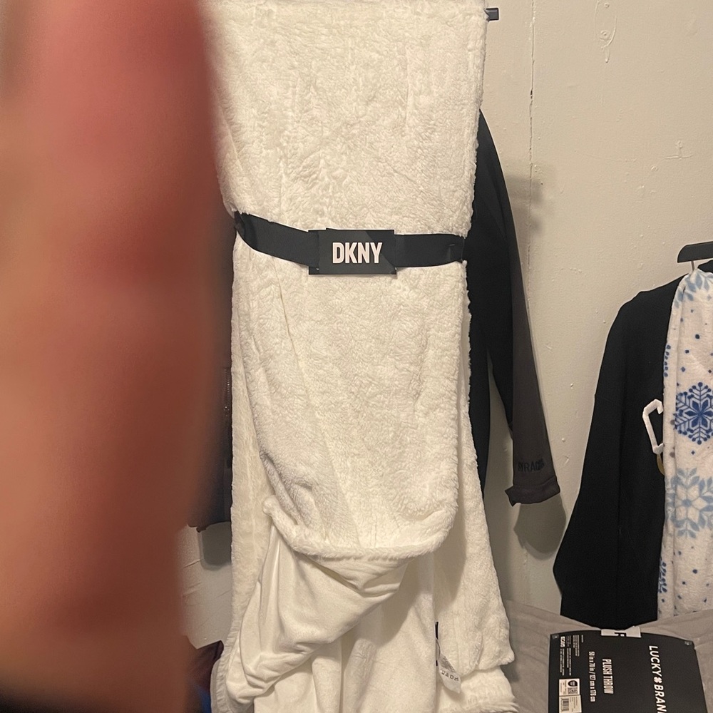 Dkny throw blanket
